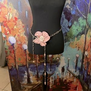 Adorable metal chain flower belt with crystals